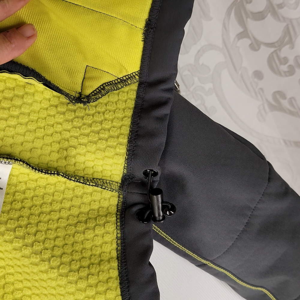 Asics runner jacket - Picture 5 of 14